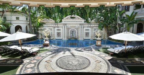 hotel de versace en miami|gianni's at Versace mansion.